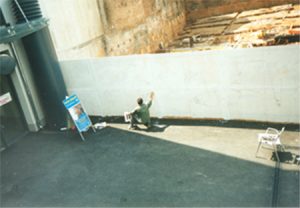 Aktion „7 Tage, 7 Köpfe“, 1996, Acryl auf Bauzaun, 700x200 cm